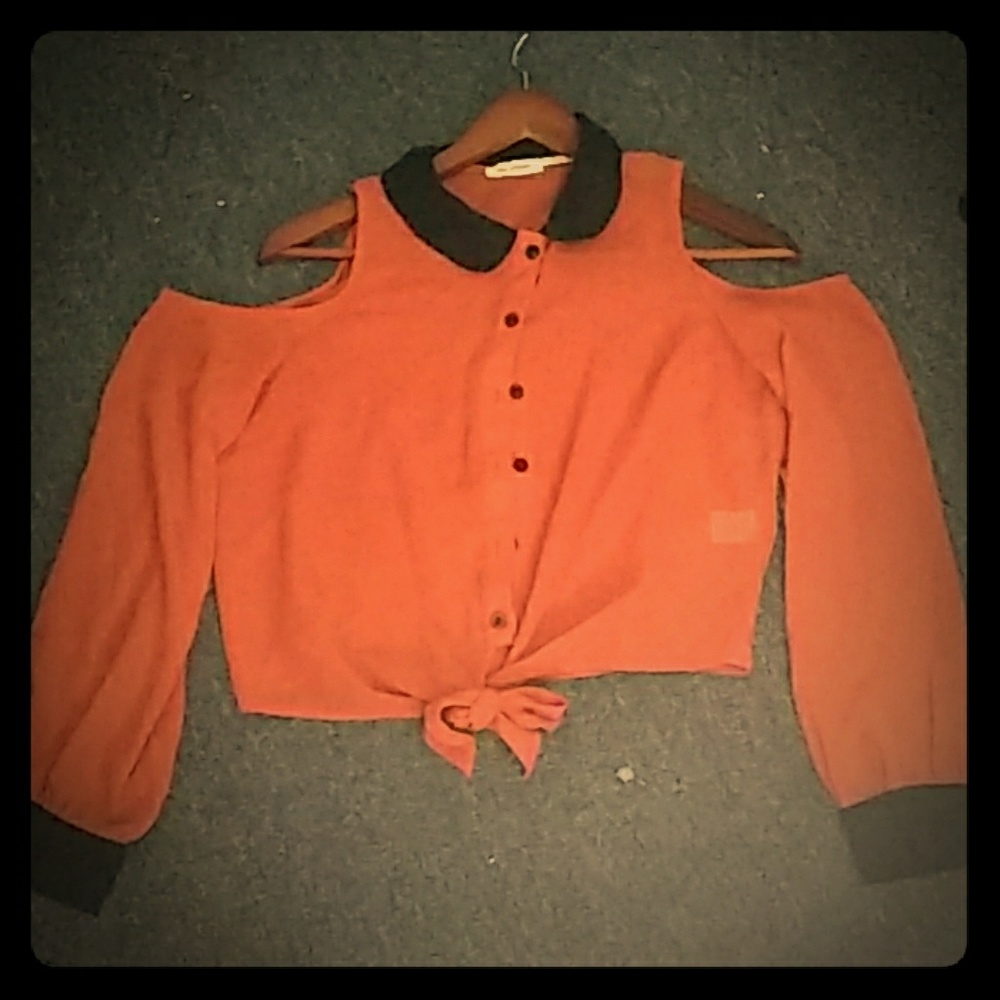Shoulder cut out blouse
